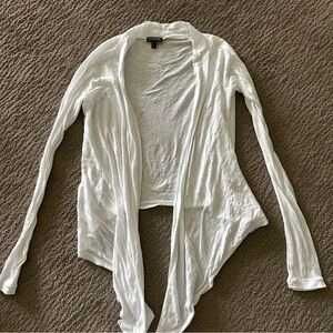 Round neck white tshirt