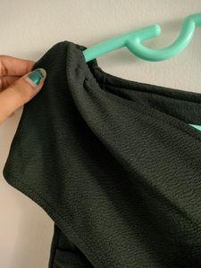Price Down - Off Shoulder Black Top. XXL