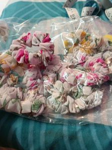 Floral Print Scrunchie Set