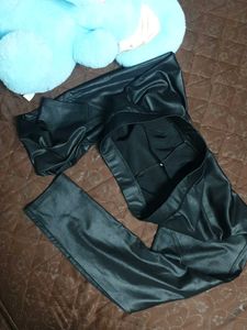 Chic Faux Leather Leggings