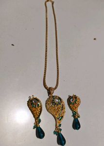 Elegant Gold Pendant Set with Earrings