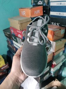 NEW NO USED SPORTS SHOES FOR MEN.