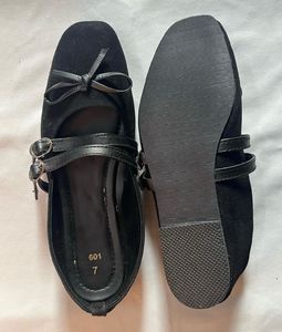 Chic Black Ballet Flats with Bow Detail