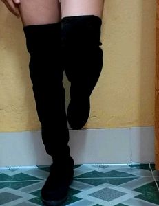 Stylish Black Over-the-Knee Boots🖤