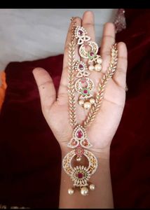 Exquisite Indian Jewelry Set with Pearls