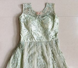 Elegant Lace Gown for Special Occasions