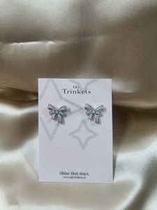 🎀 Sparkling Bow Stud Earrings ✨