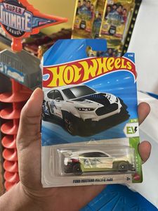 Hot Wheels Ford Mustang Mach-E 1400