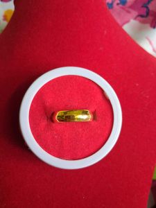 Elegant Gold Band Ring