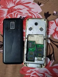G'FIVE E71Y Feature Phone - Collectible!