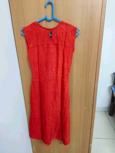 Red sleeveless kurti