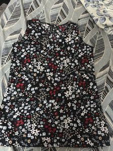 Floral Print Sleeveless Top