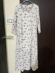Elegant White Kurta with Delicate Floral Print