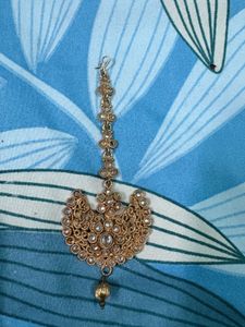 Elegant Gold Maang Tikka