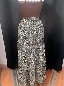 Chic Tiered Maxi Skirt with Leopard Print