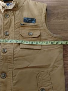 Lightly Padded Sleeveless Jacket