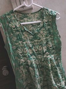 Green Patterned Sleeveless Top💚