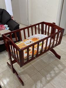 LUVLAP Baby Cot/Bed in very Good Condition