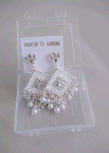 Flaring Jwellers Classy Earings...