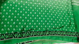 Elegant parrot Green Ombre Saree with blouse piece