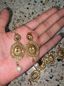 Elegant Gold Tone Choker Set