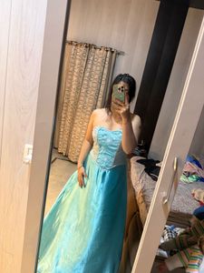 Stunning Blue Embellished Gown🦋🎀