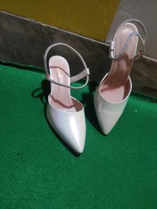 Elegant Pointed-Toe Heels with Ankle Strap