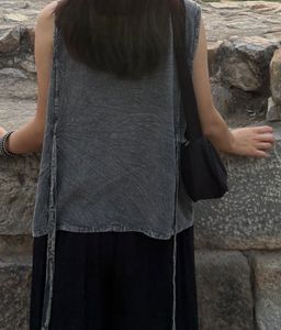 Embroidered Sleeveless Kurta