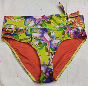 Vibrant 💚 big size .Floral Print Bikini Bottom