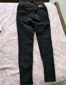 Stylish Black High-Waisted Jeans