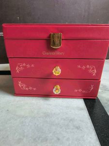 Charlotte Tilbury Vanity Box