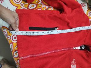 The North Face Youth Jacket unisex..