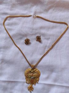 Neckless With Studs