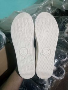 NEW NO USED CASUAL SHOES,