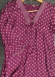 burgundy kurti (trends)