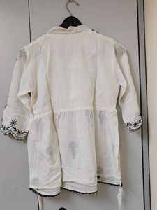 Elegant White &amp; Black Embroidered Kurta