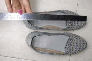 Elegant Embroidered Slip-on Shoes