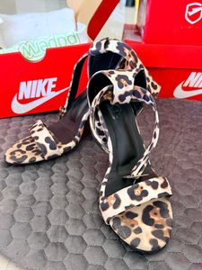 🐆Leopard Print Strappy Heels🐆