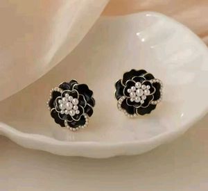 Elegant Black Flower Pearl Stud korean Earrings