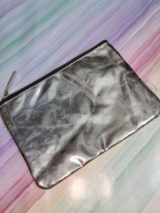 Myglamm Pouch