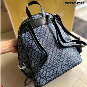 MICHAEL KORS* *KENLY SIGNATURE LOGO MEDIUM BACKPAC
