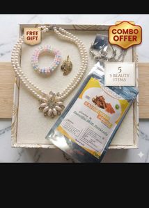 Gifting combo set with a free gift.