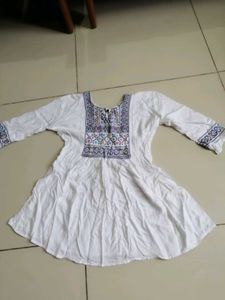 White Embroidered Kurta