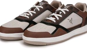 YOHO sneakers for mens 👟 like new with box 🎁