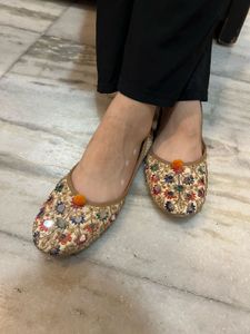 Embellished Ethnic Juttis