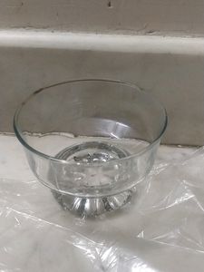 SET OF FOUR ICE CREAM BOWLS