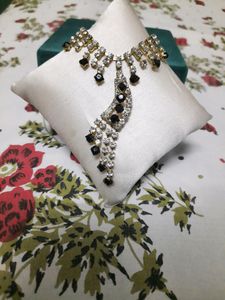 Trendy Bollywood Style Necklace And Tika Set 🔥OFFER