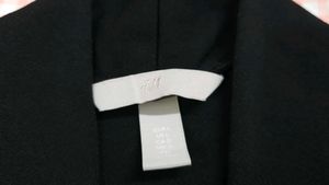 H&amp;M Black Short Sleeve V-Neck Blouse