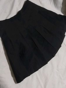 Classic Black Pleated Mini Skirt