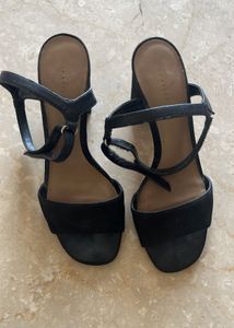 Charles &amp; Keith sandals Size 35